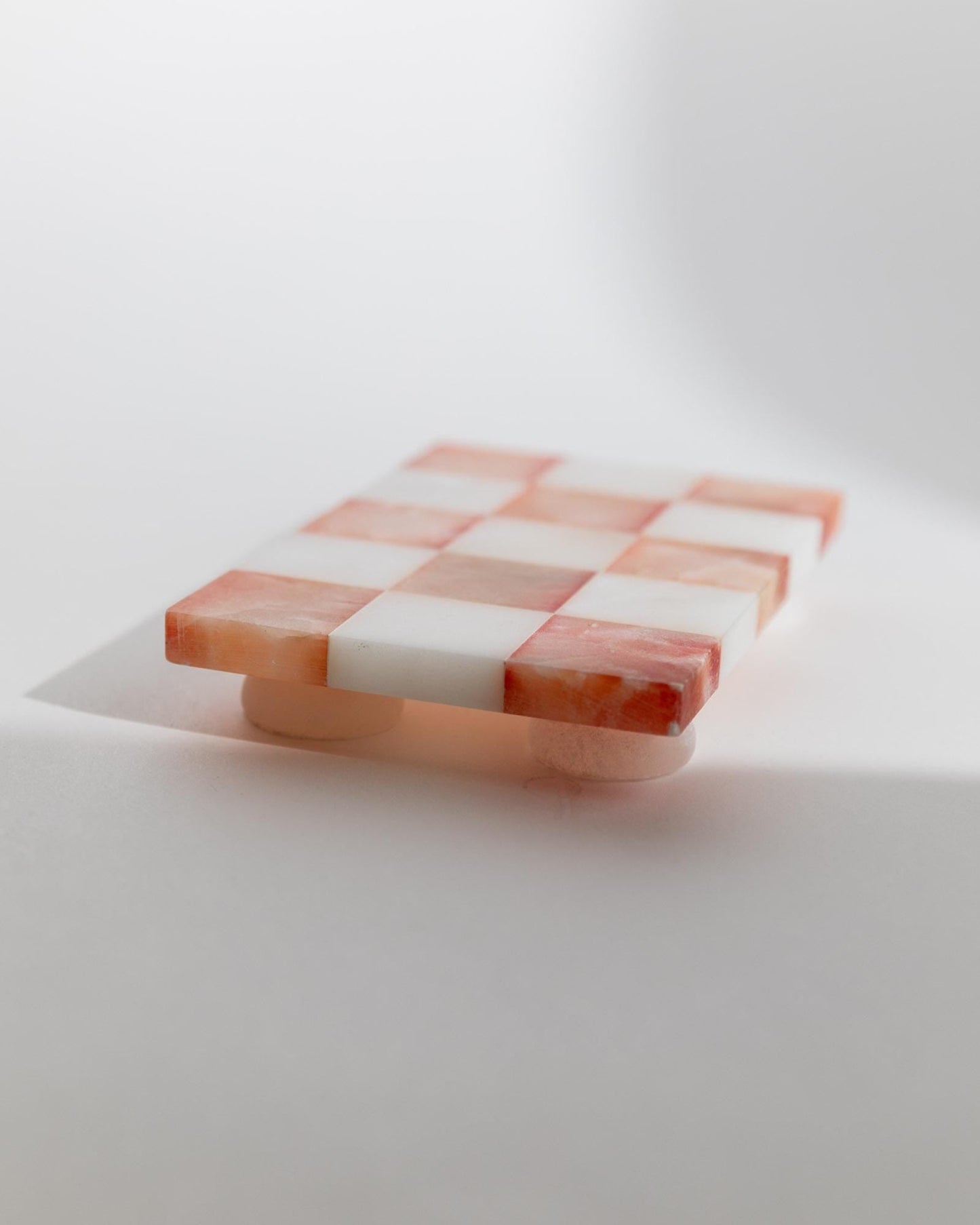 Vintage Tablett aus Marmor mit Füßen, rosa-weiß kariert, Retro, für Kerzen oder Getränke