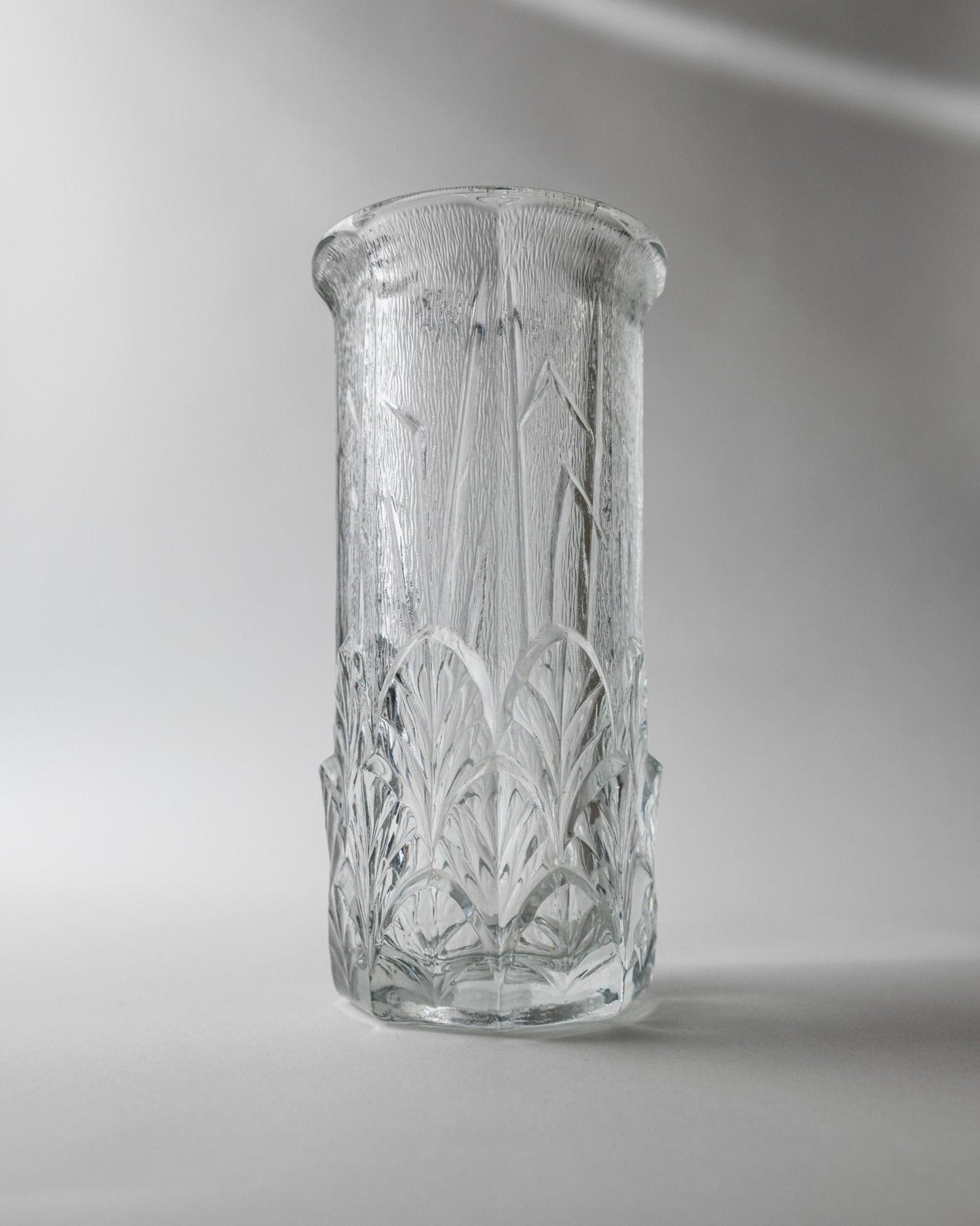 Vintage Glasvase mit Blattmotiv von Fidenza Italien