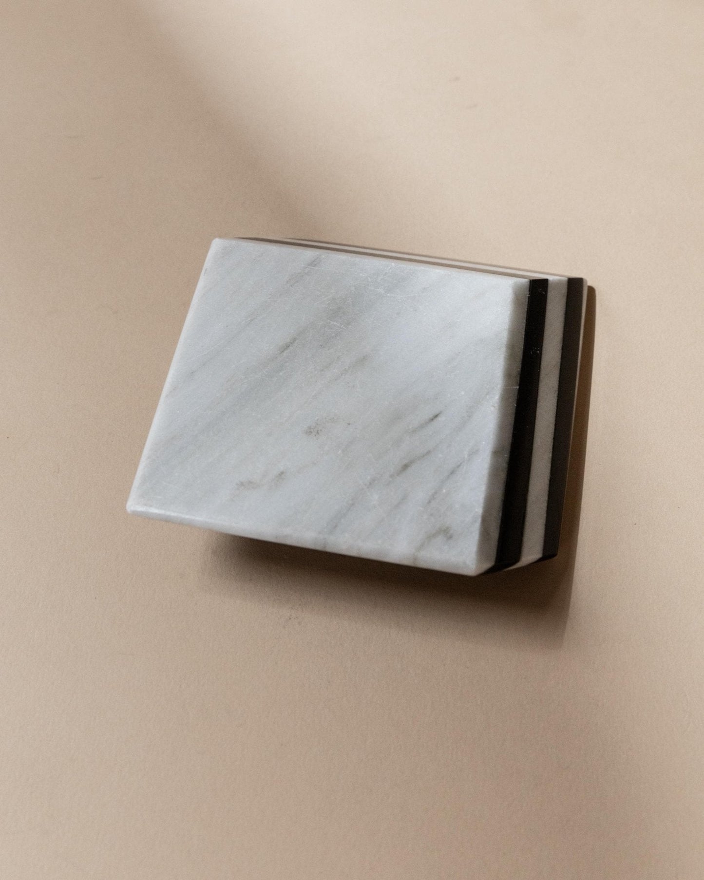 Vintage Aschenbecher Marmor von Italien 1930er gestreift schwarz-weiß optische Illusion