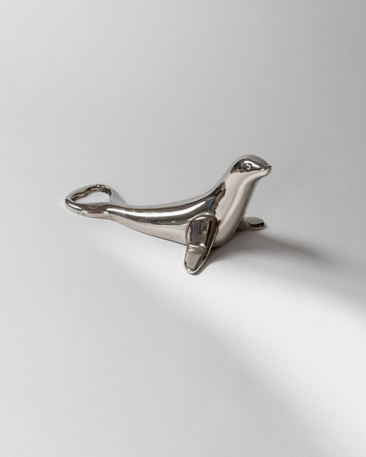 Vintage Flaschenöffner Seehund-Form versilbert von Italien 1960er, elegantes Retro-Barobjekt