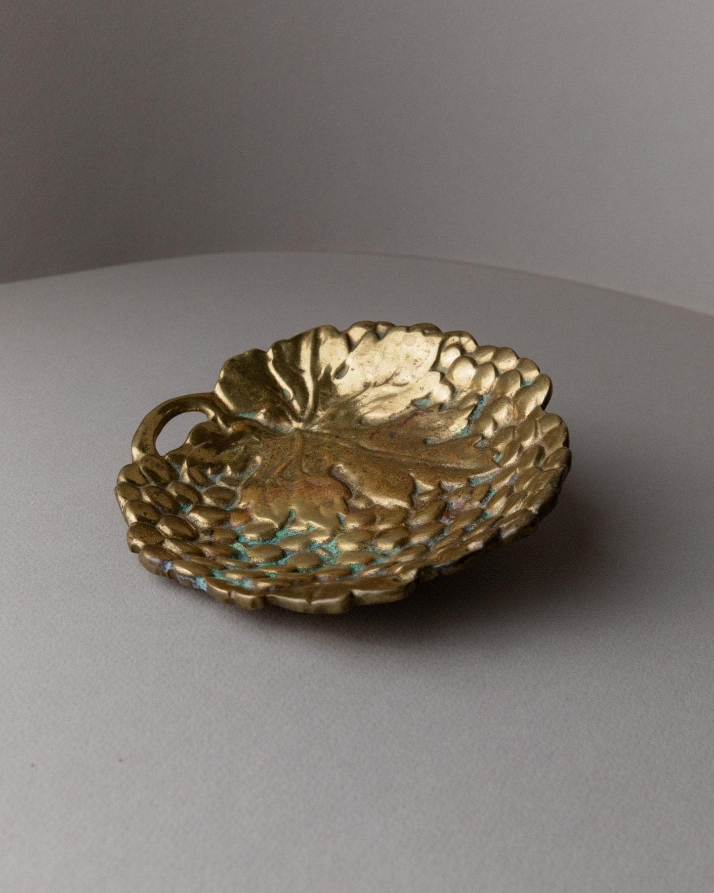 Vintage brass ashtray grape structure Italy 1960s Metal Art