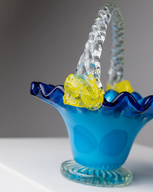 Vintage Glasschale mit Henkel von Murano, blau mit gelben Blumen, dekorativ, Italien 1970er