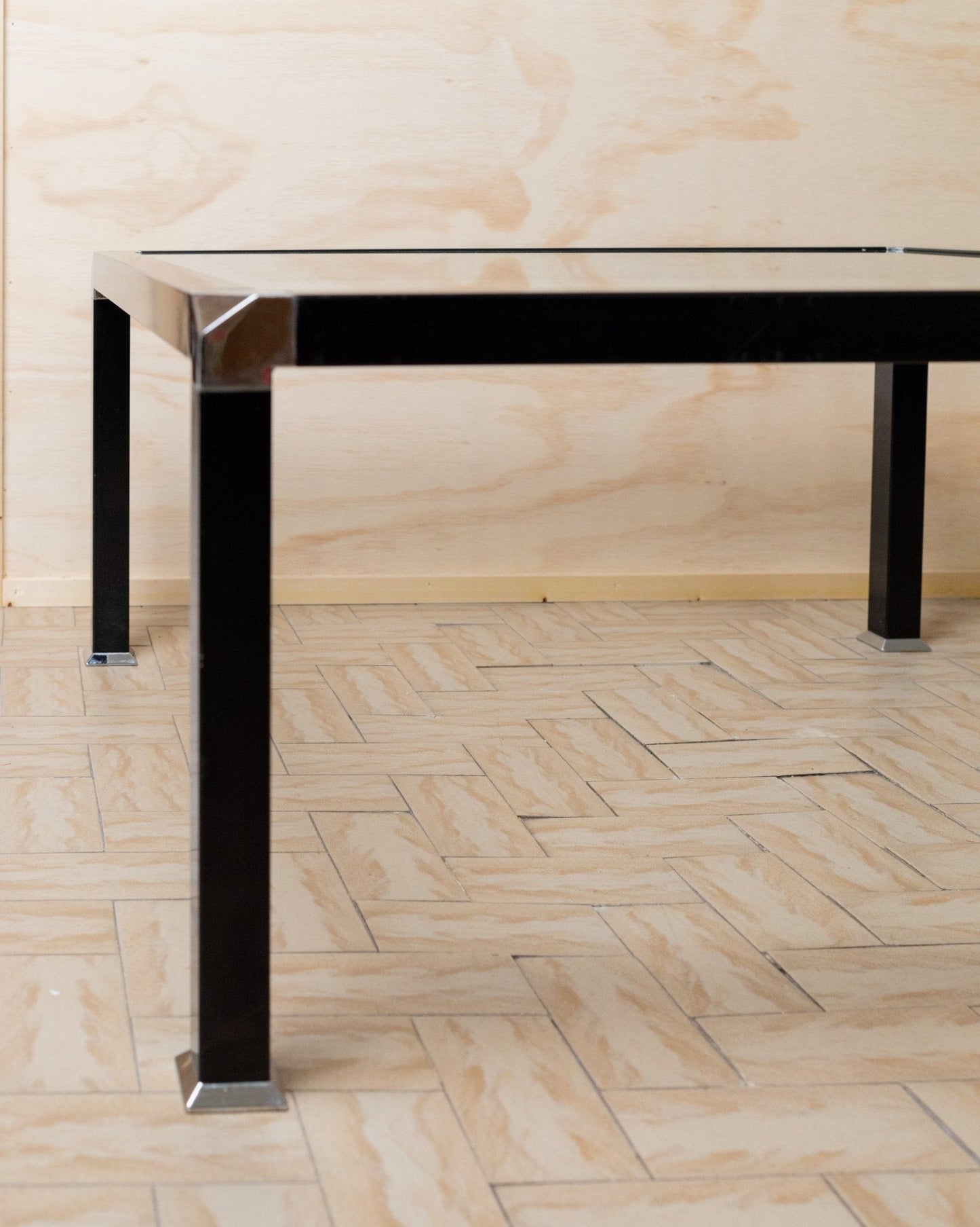 Vintage Beistelltisch kariertes Glas Italien 1980er - schwarz verchromtes Metall - Memphis-Stil