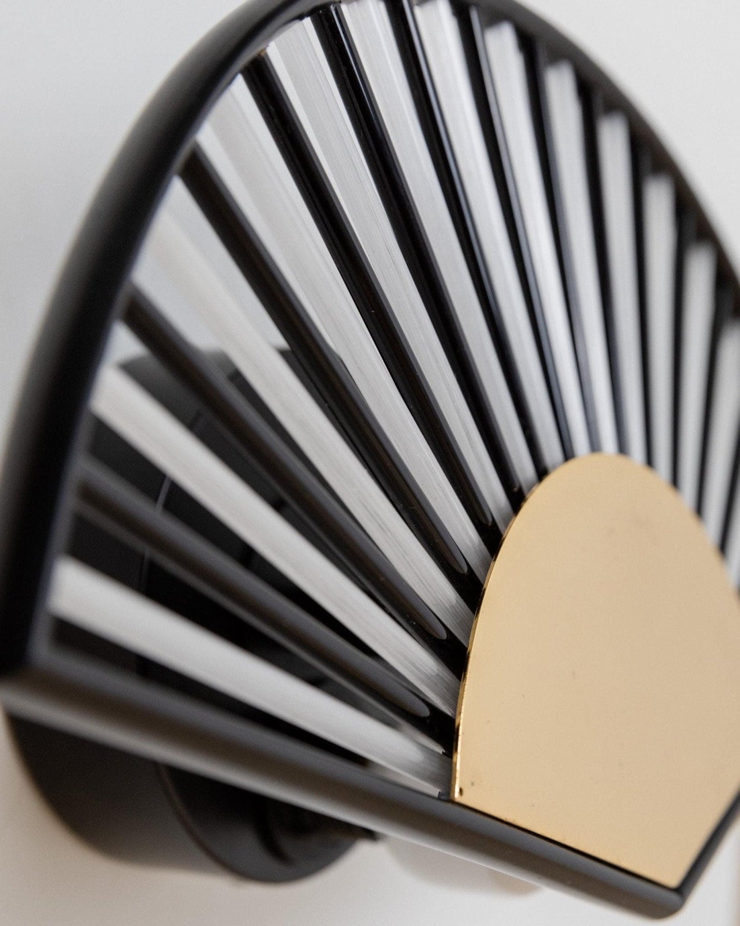 Applique vintage en tubes de verre en forme d'éventail et métal doré Hollywood Regency années 1980