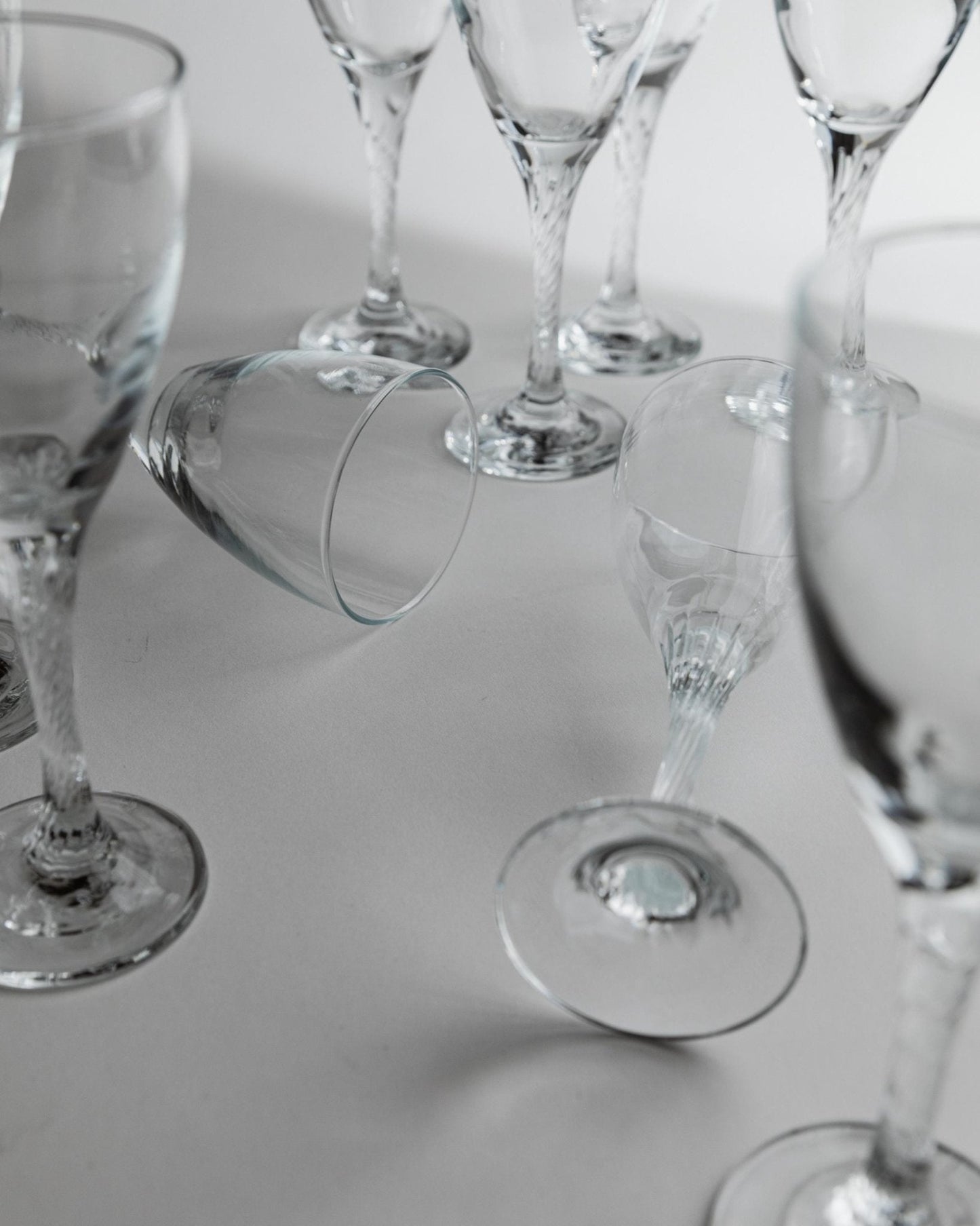 Vintage Weinglas Set von 10 mit gedrehtem Stiel aus Italien