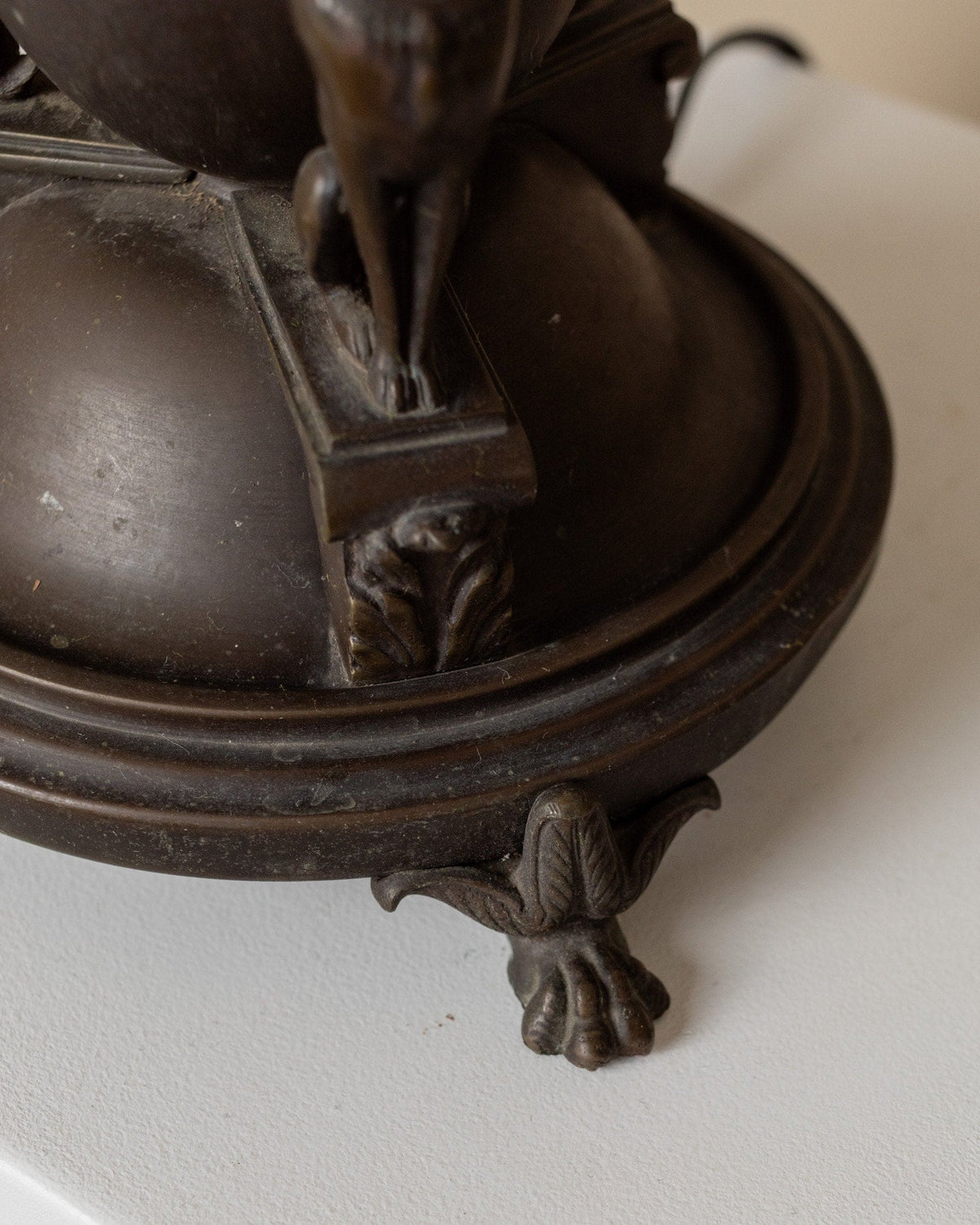 Vintage Tischlampe Empire Metall blau Tiermotiv 1910er Jahre