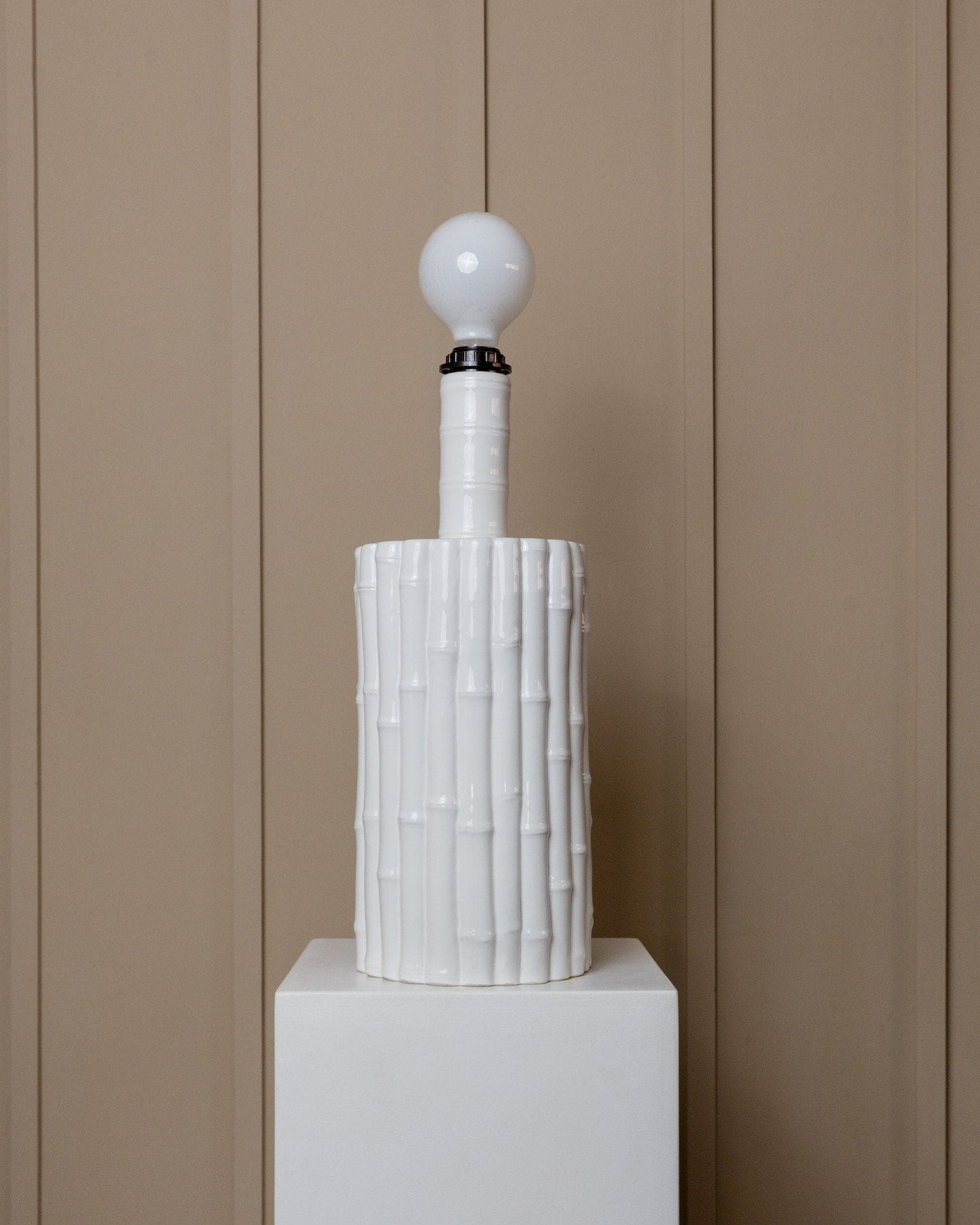 Lampe de table vintage de Tommaso Barbi en céramique blanche faite à la main