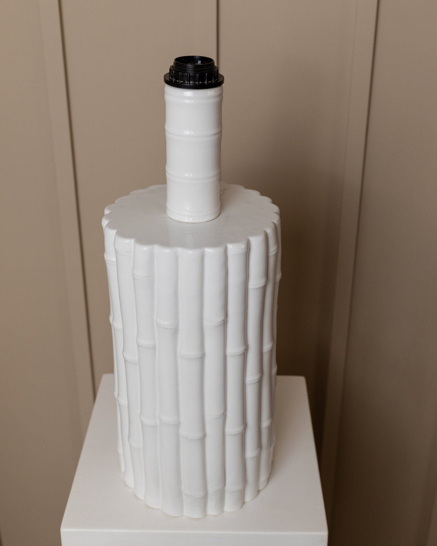 Lampe de table vintage de Tommaso Barbi en céramique blanche faite à la main