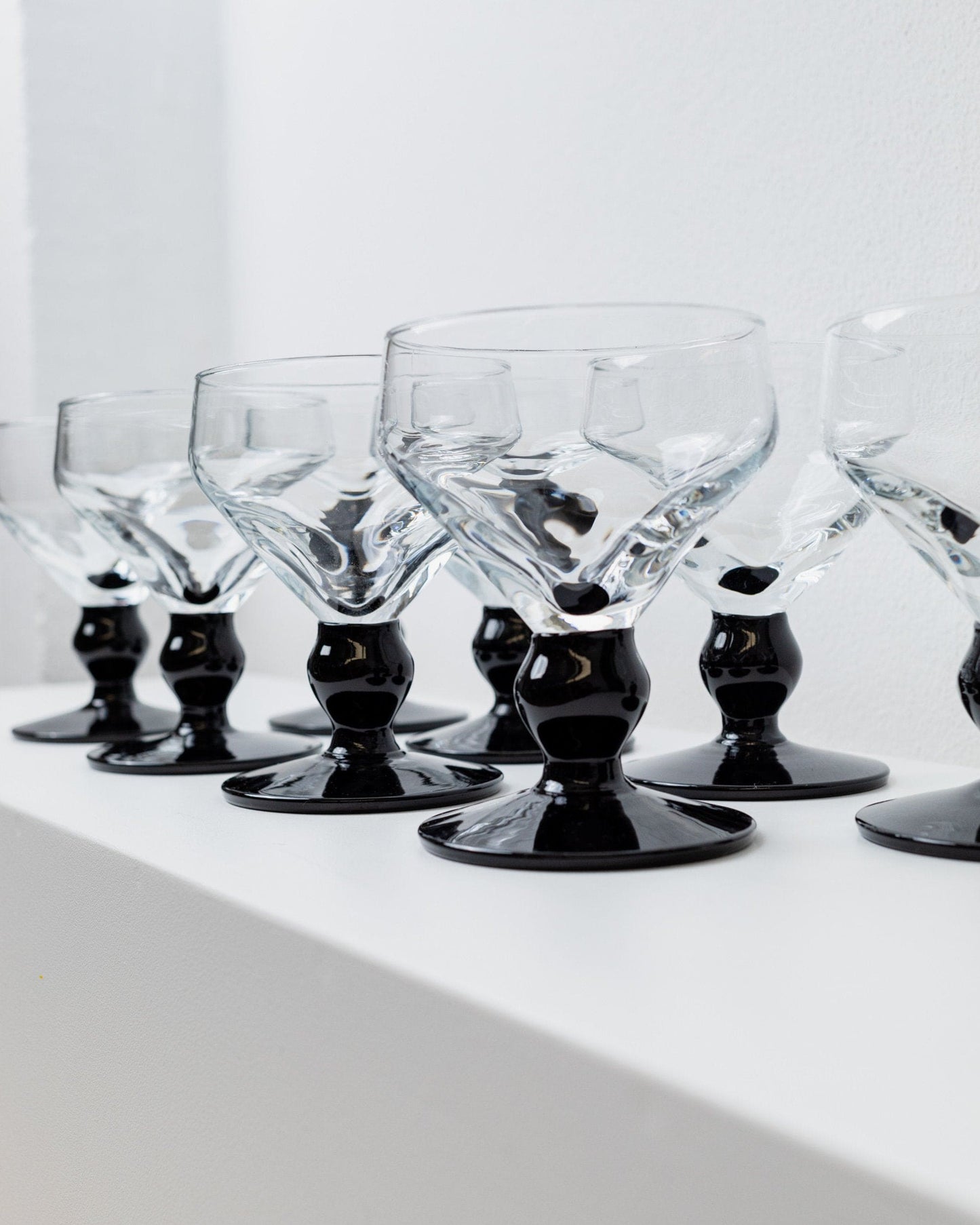 Vintage drinking glass Memphis Black, clear glass set of 8