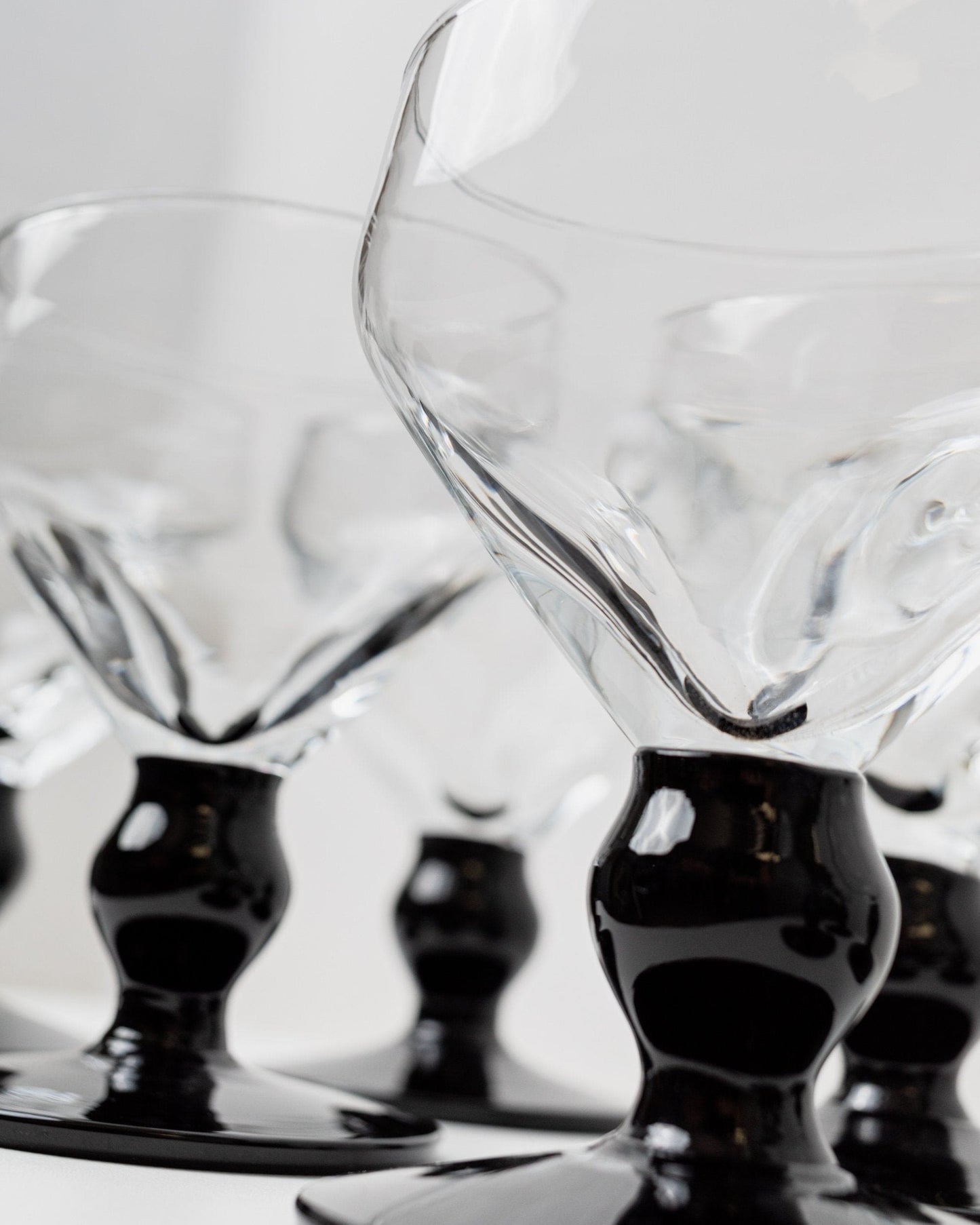 Vintage drinking glass Memphis Black, clear glass set of 8