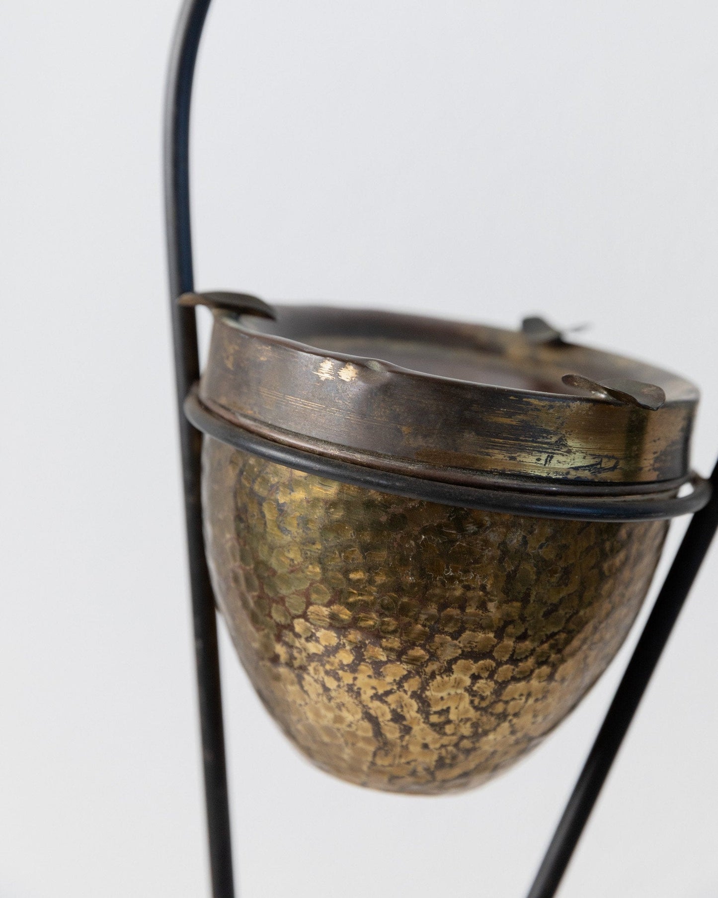 Porte-revues vintage en laiton et cendrier design du milieu du siècle années 1960 élégant