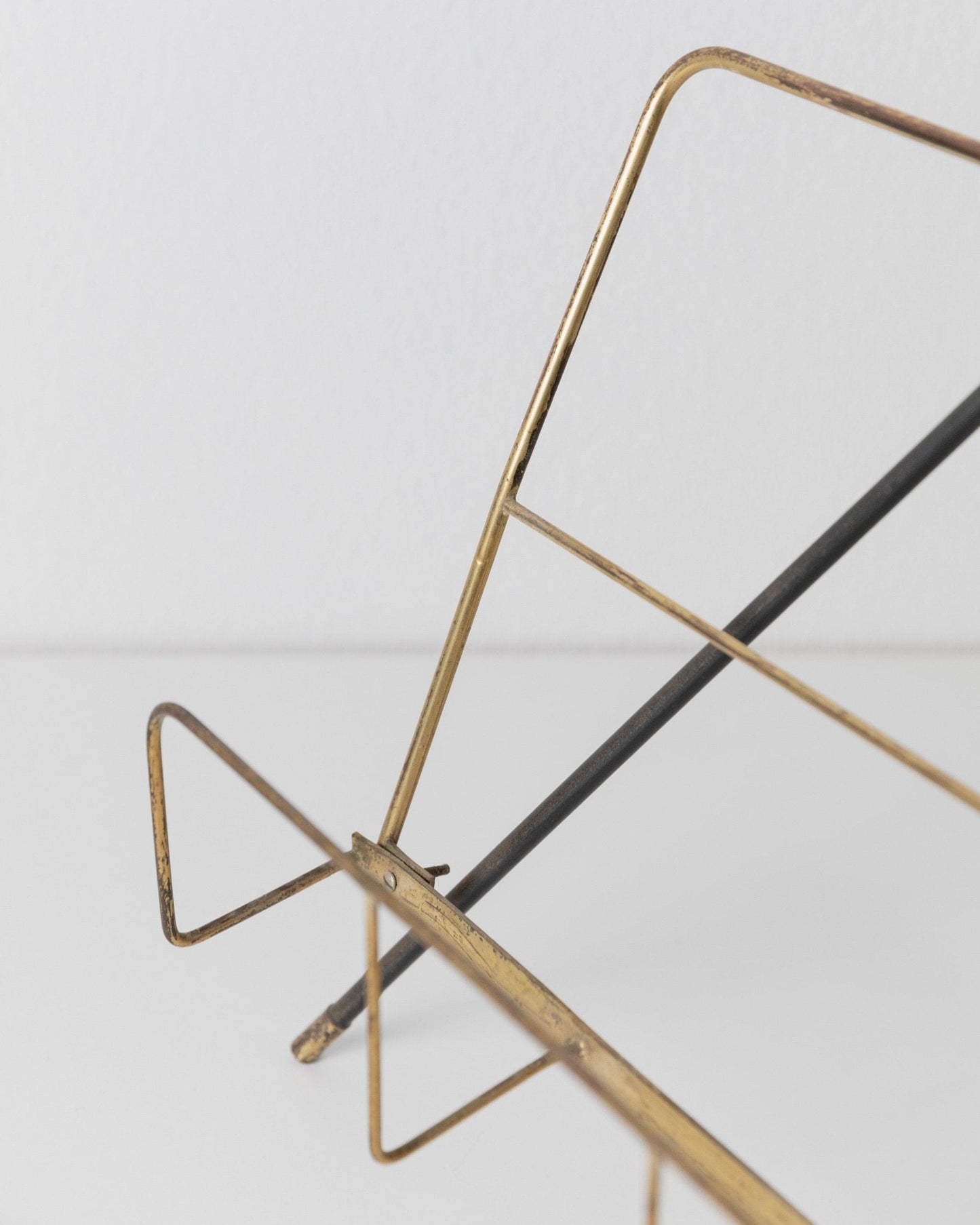 Porte-revues vintage en laiton et cendrier design du milieu du siècle années 1960 élégant