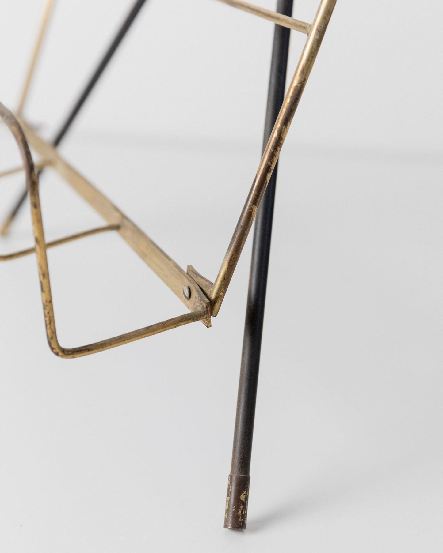 Porte-revues vintage en laiton et cendrier design du milieu du siècle années 1960 élégant