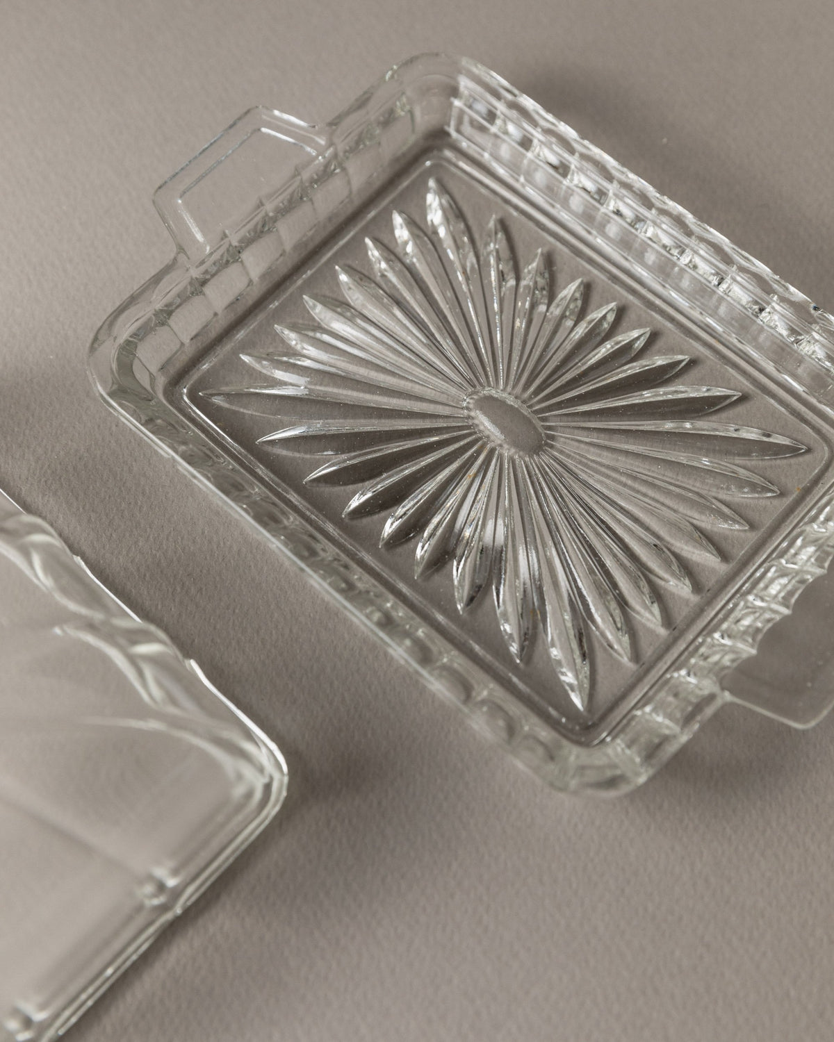 Beurrier vintage en verre transparent Art Déco Italie années 40