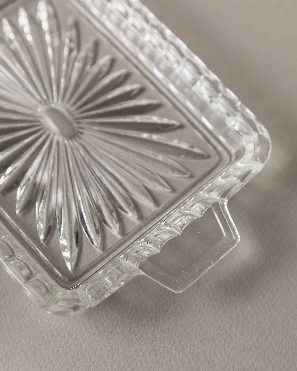 Beurrier vintage en verre transparent Art Déco Italie années 40