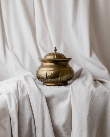 Boîte vintage en laiton avec couvercle fabriquée à la main en Italie dans les années 1950 pour ranger des cadeaux