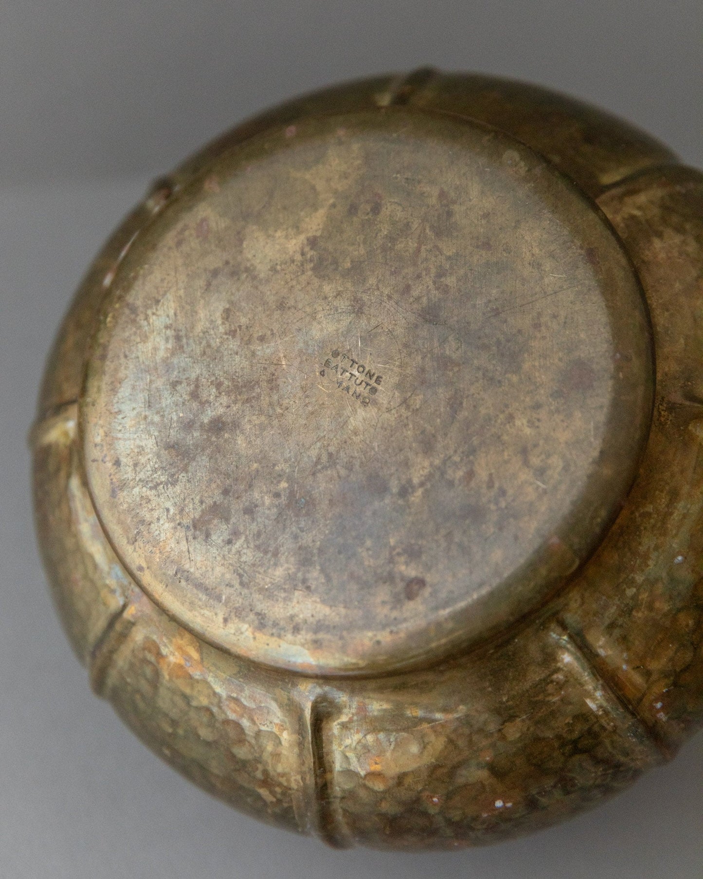 Boîte vintage en laiton avec couvercle fabriquée à la main en Italie dans les années 1950 pour ranger des cadeaux