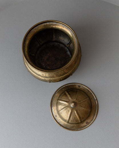 Boîte vintage en laiton avec couvercle fabriquée à la main en Italie dans les années 1950 pour ranger des cadeaux