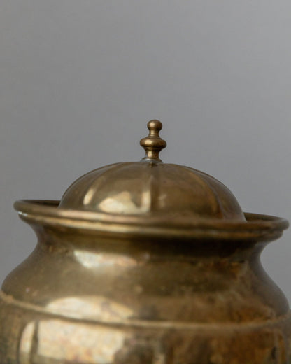 Boîte vintage en laiton avec couvercle fabriquée à la main en Italie dans les années 1950 pour ranger des cadeaux