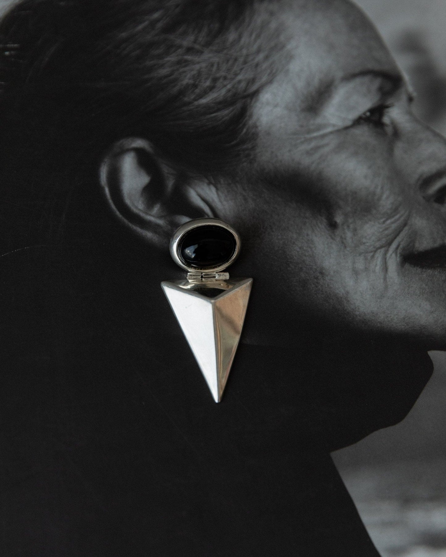 Vintage earring silver with onyx modernist design Italy 1970s retro gift