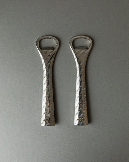 Décapsuleur vintage en métal argenté Italie années 60 en relief rayé lot de 2