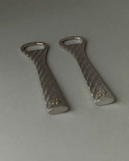 Décapsuleur vintage en métal argenté Italie années 60 en relief rayé lot de 2