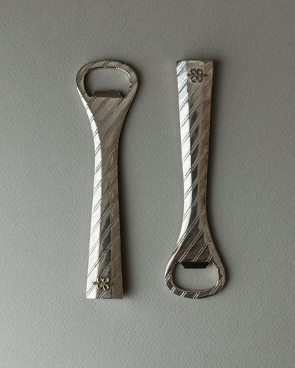 Décapsuleur vintage en métal argenté Italie années 60 en relief rayé lot de 2