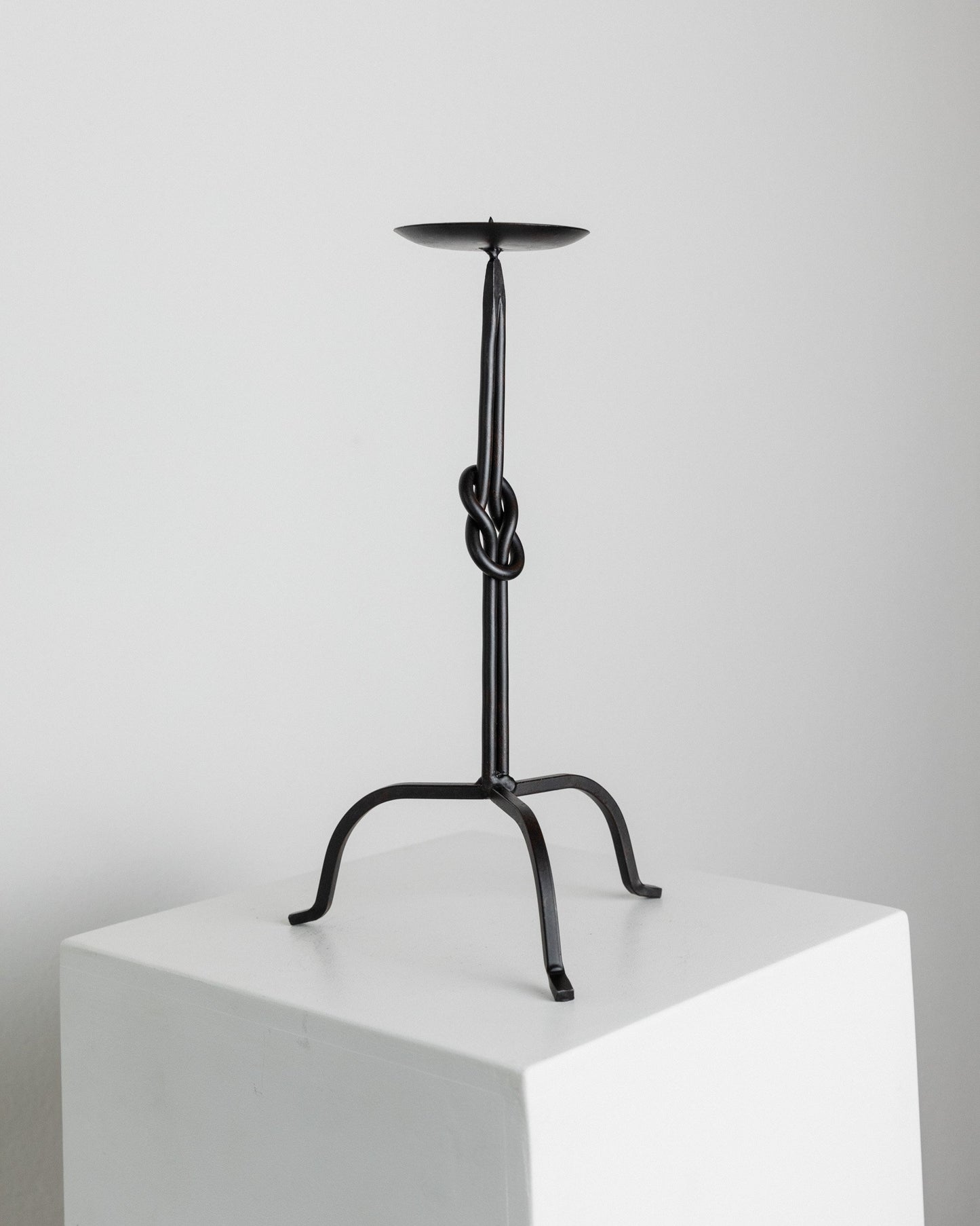 Vintage Kerzenhalter handgeschmiedetes Eisen brutalistischer Stil Knoten Detail 1970er