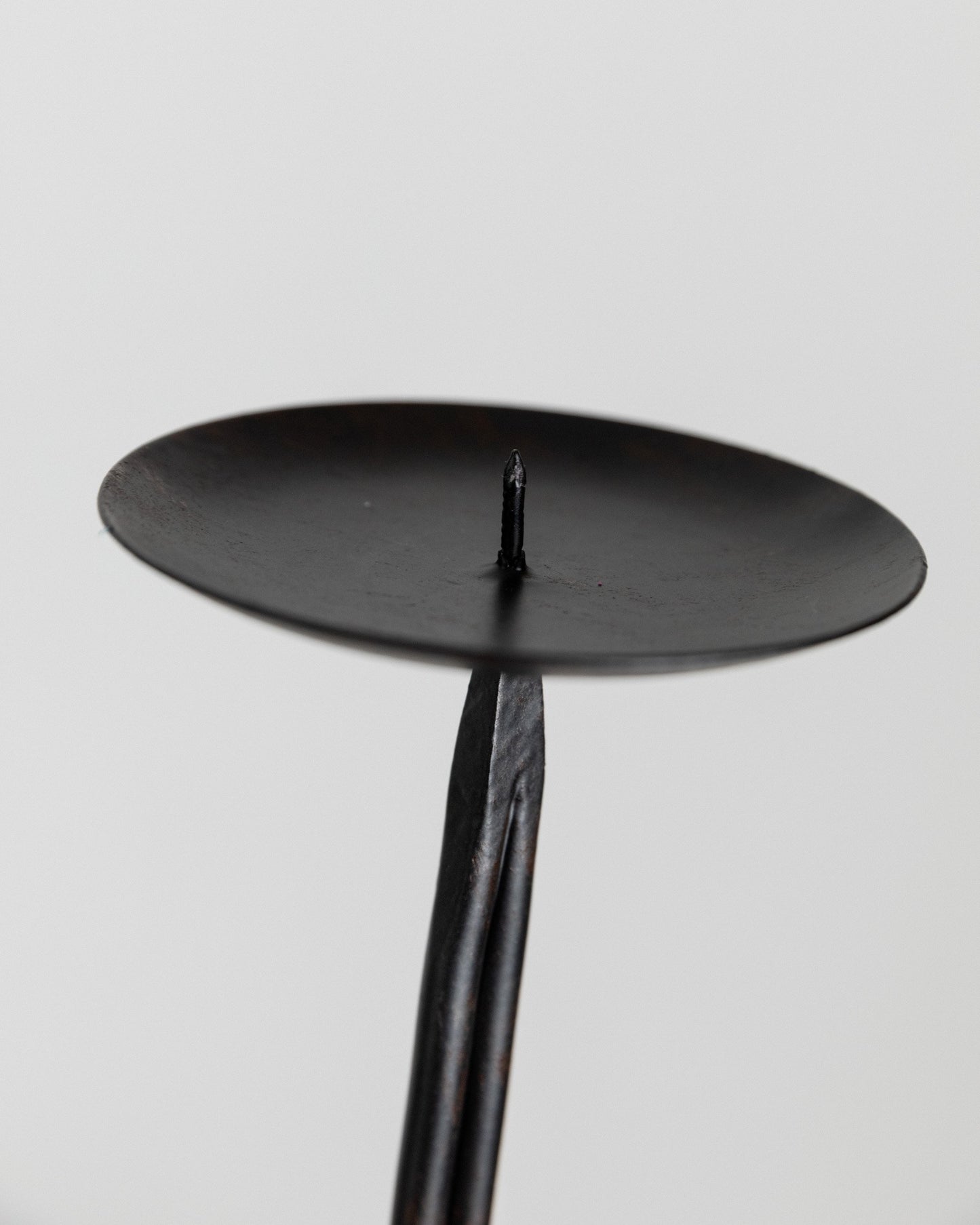 Vintage Kerzenhalter handgeschmiedetes Eisen brutalistischer Stil Knoten Detail 1970er