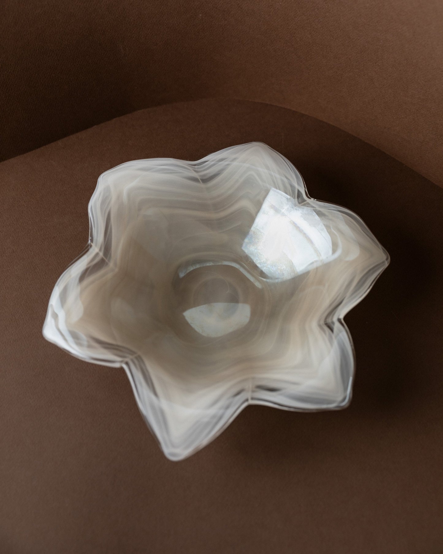 Bol Vintage en Verre de Murano en Forme de Fleur Blanc Transparent Milieu du Siècle Italie Années 80