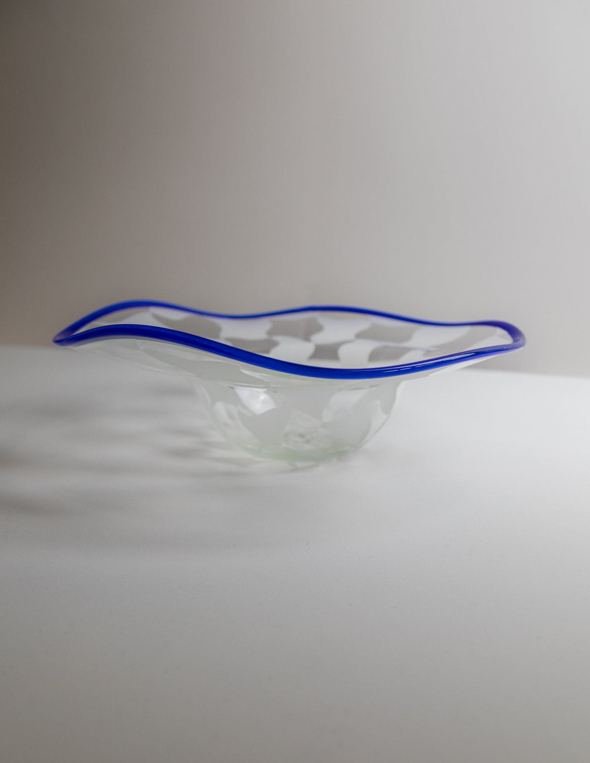 Vintage Murano Glas Schale kariert blau Wellenrand Mid Century Design 1990er