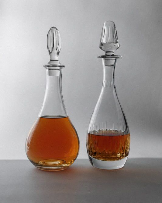 Vintage Dekanter Set von 2 aus Kristallglas mit Stöpsel verschiedene Formen