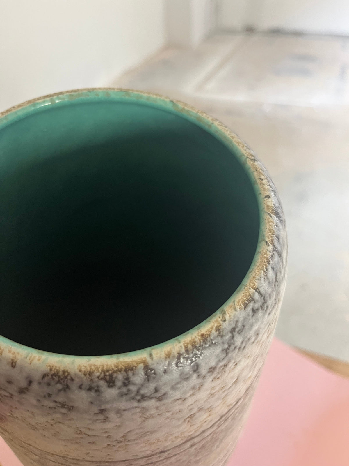 Vase de sol vintage 613-60 blanc-gris de Bay Keramik Allemagne de l'Ouest