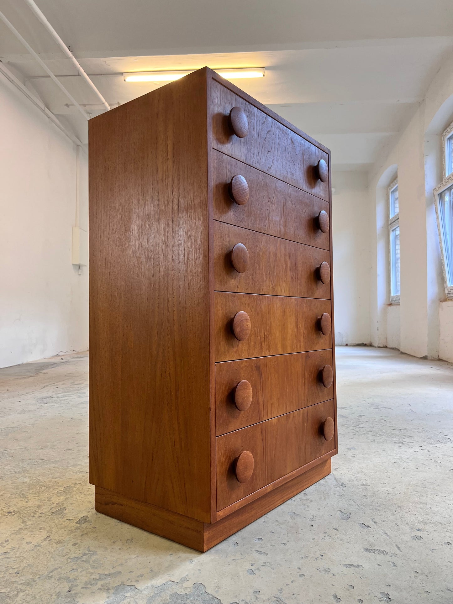 Vintage Kommode Teak mit runden Griffen aus Dänemark