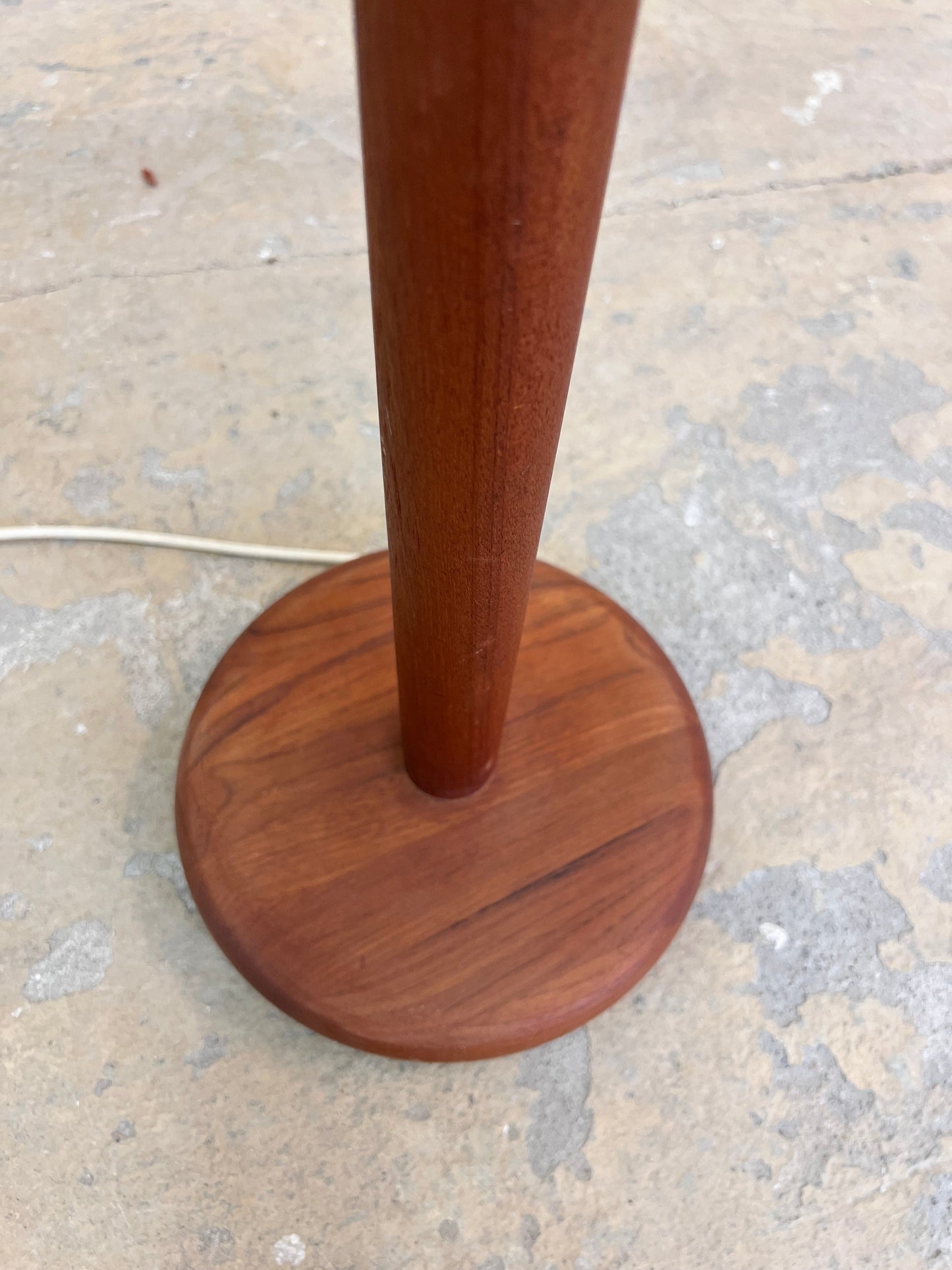 Vintage Stehlampe Teak mit verziertem Stoffschirm aus Dänemark