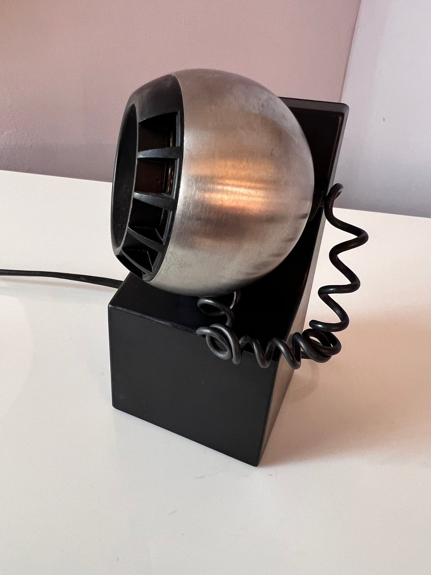 Tischlampe Modell 41701 schwarz silber Kugelkopf von Osram