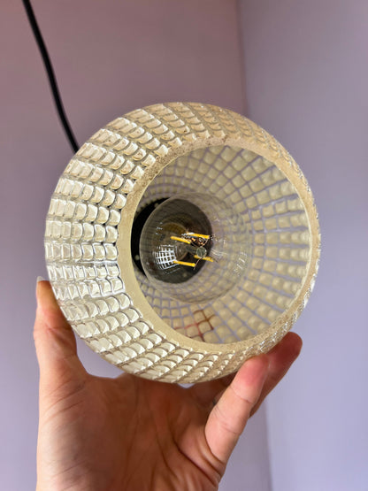 Lampe suspendue vintage en verre structuré et teck du Danemark