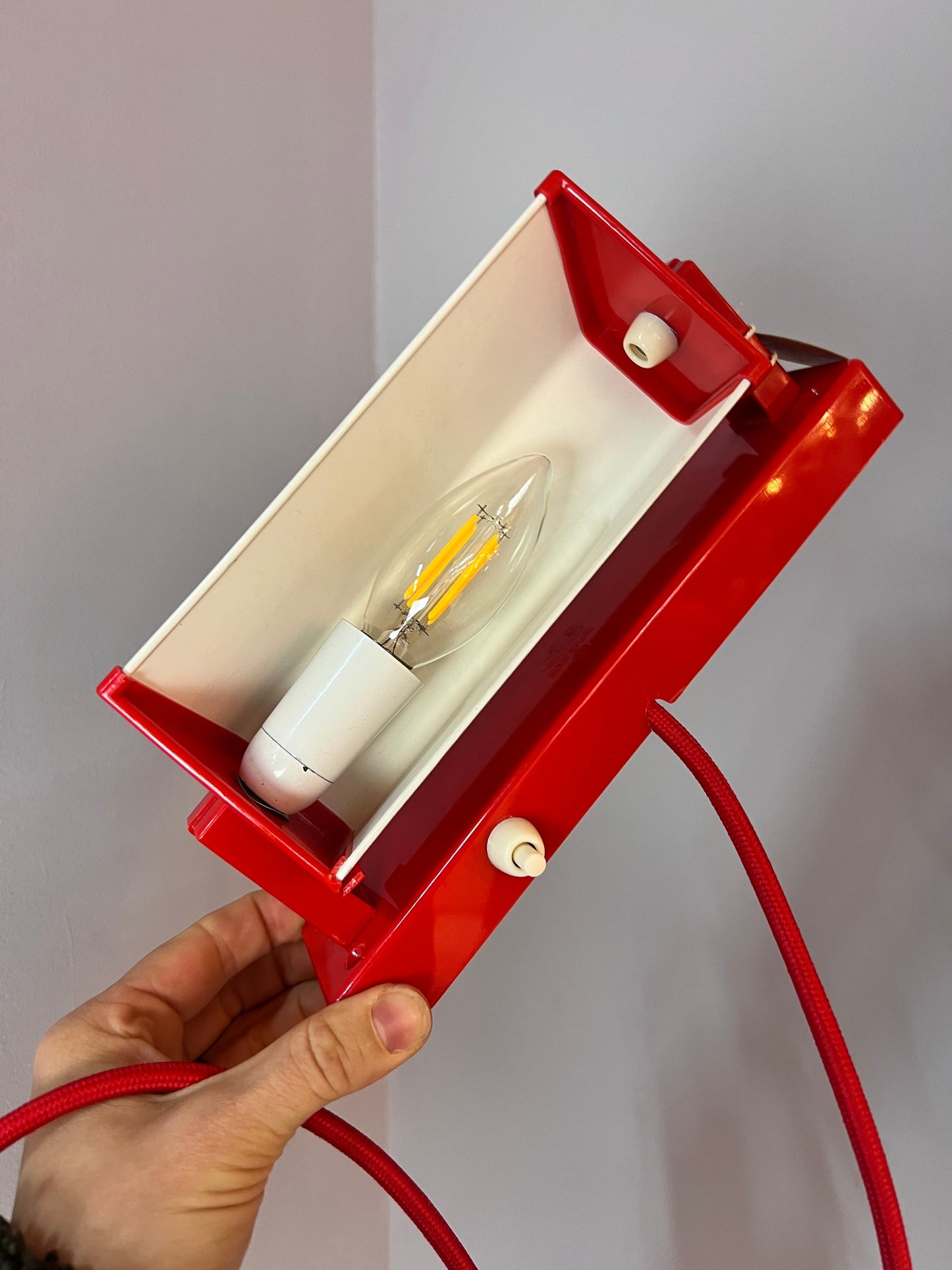 Vintage Wandleuchte rot gold von Lyfa