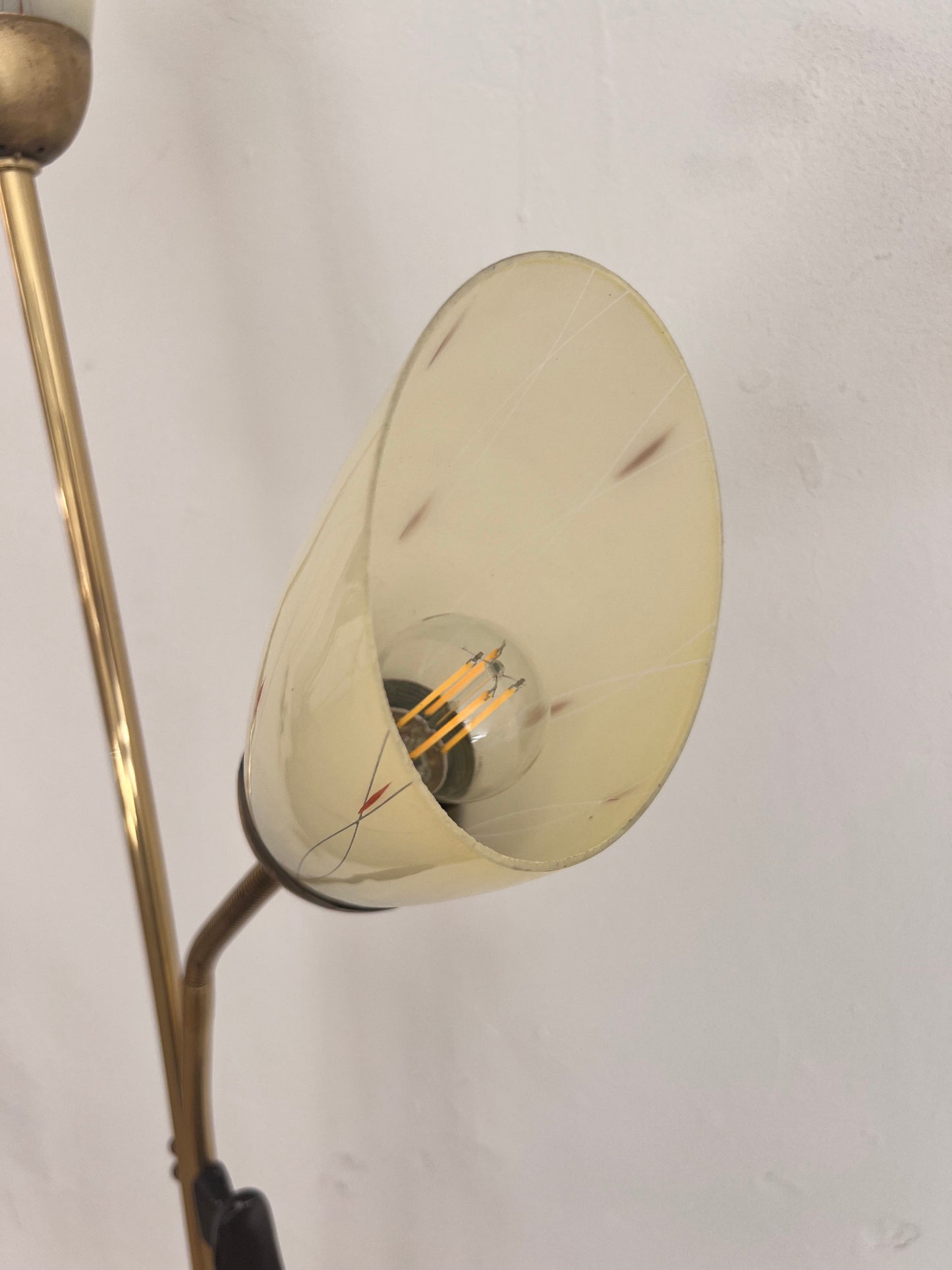 Vintage Stehlampe mit zwei Schwanenhalsarmen Messing