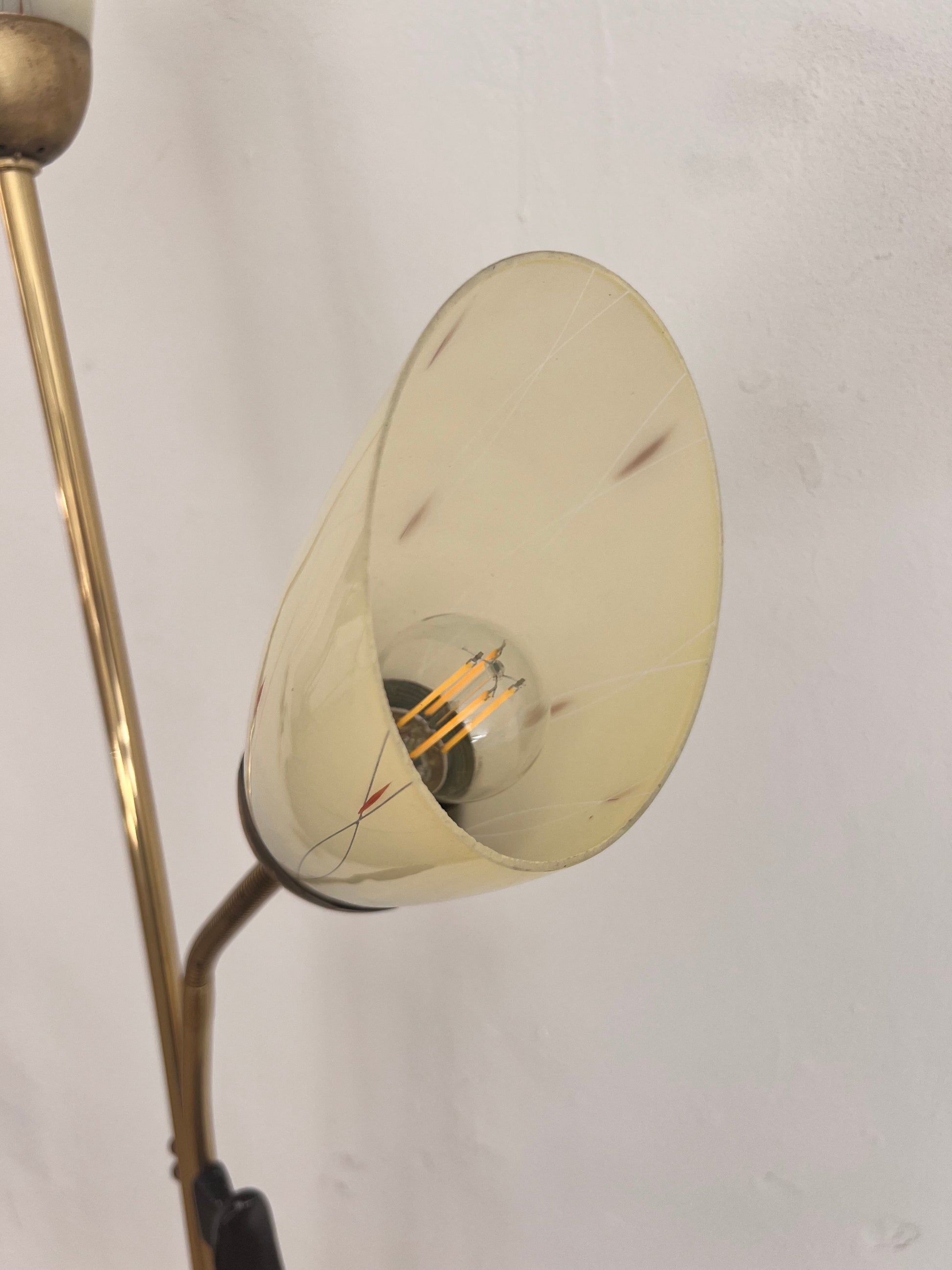 Vintage Stehlampe mit zwei Schwanenhalsarmen Messing