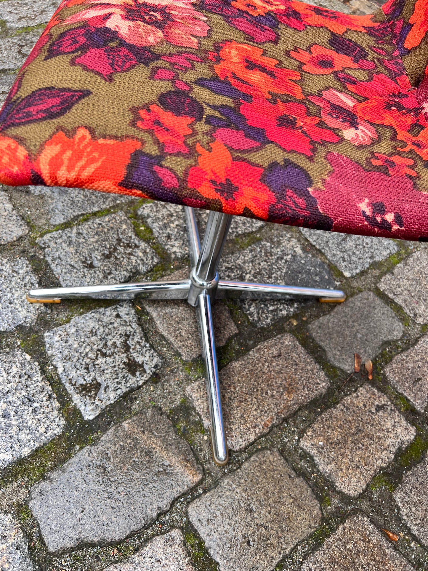 2x Drehstuhl rot floral von EKA Wohnmöbel