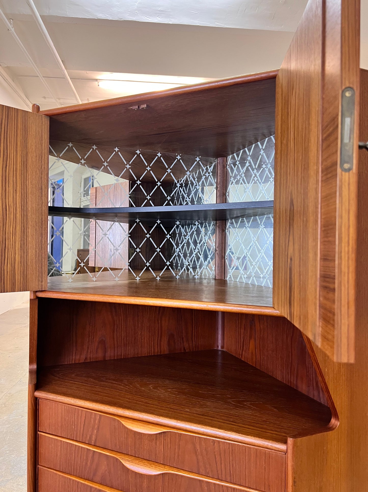 Vintage Eckschrank Teak mit Minibar aus Dänemark