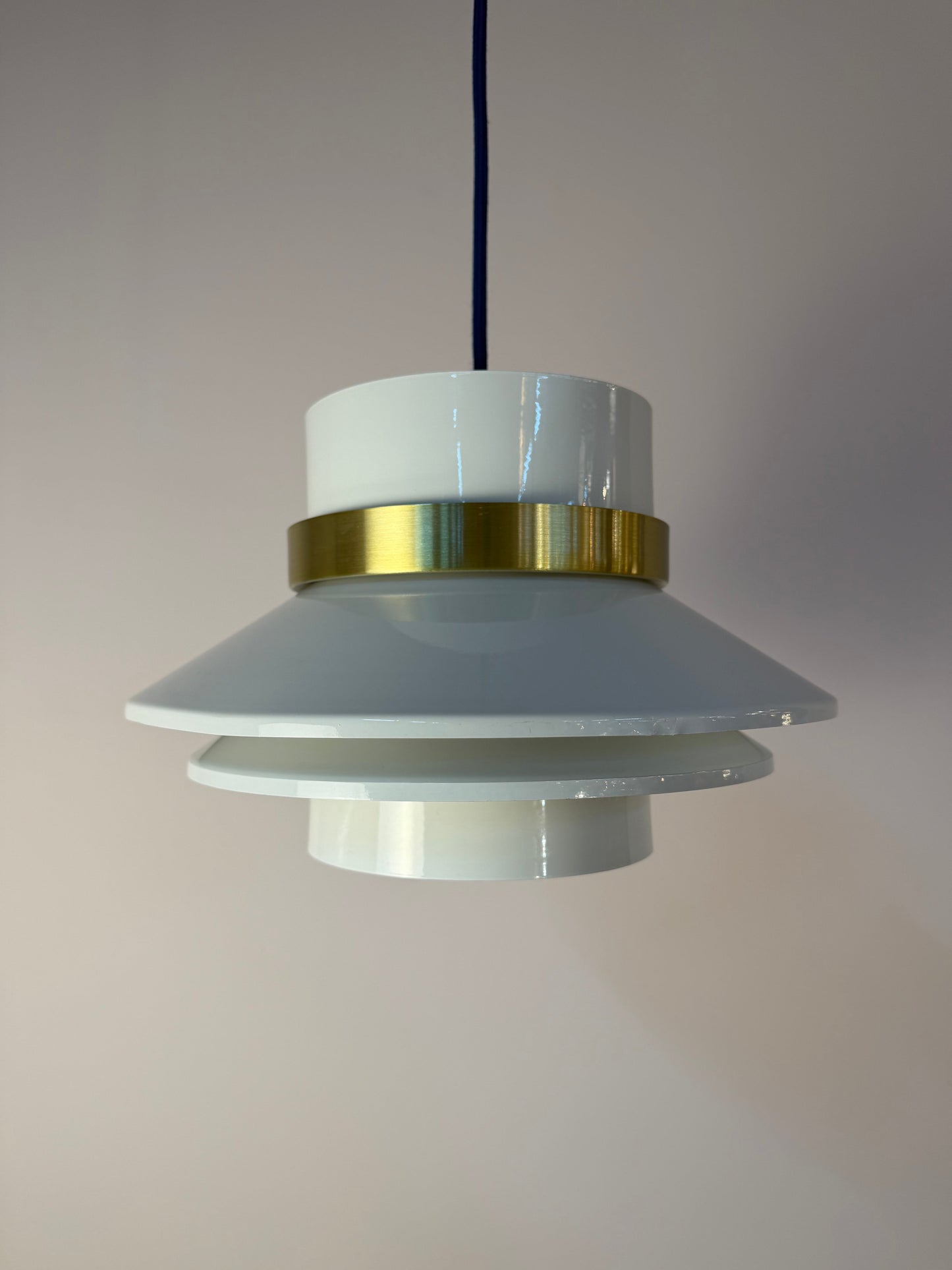 Vintage Lamellenlampe Hochglanz Weiß und Messing, Dänemark