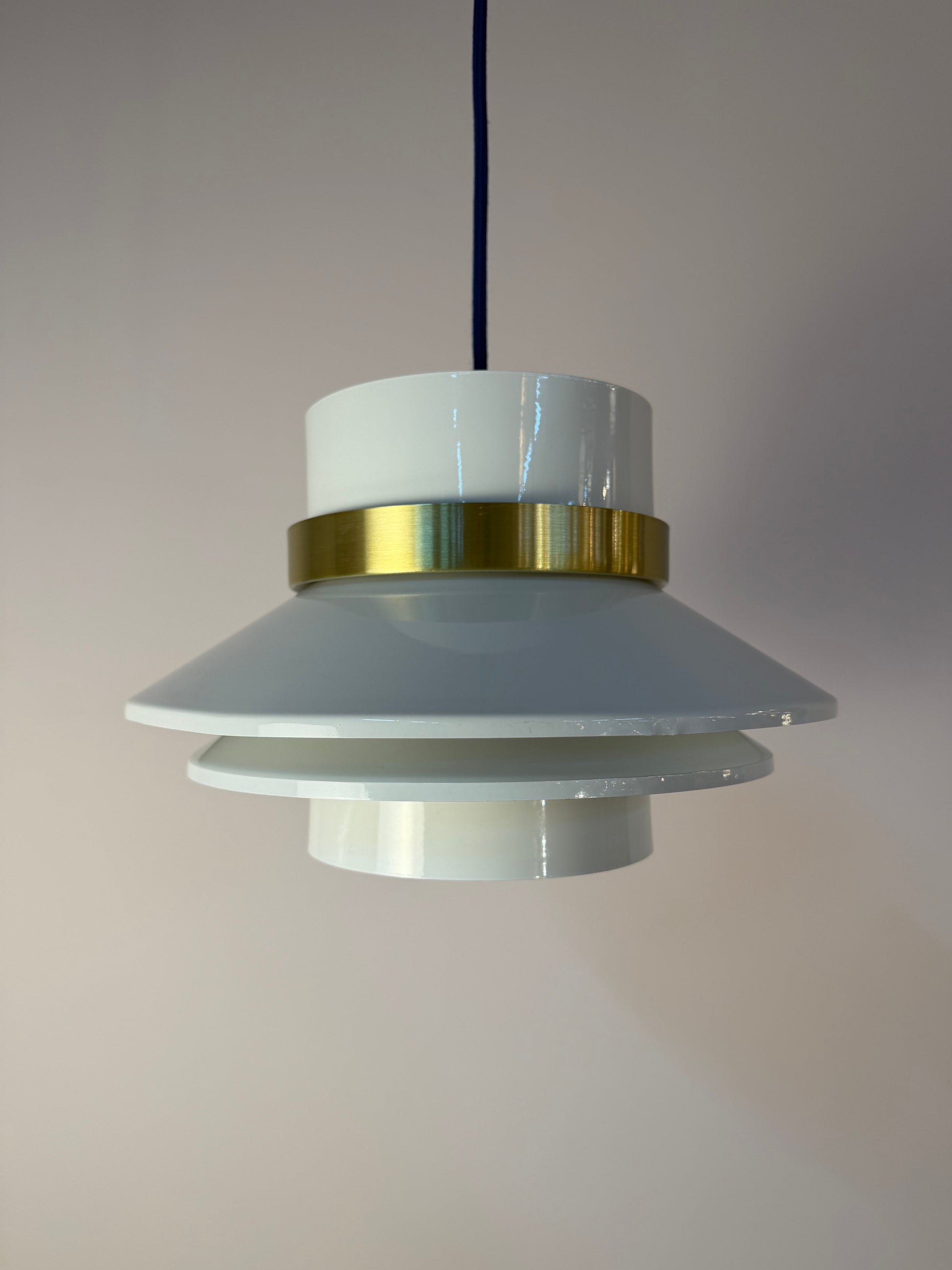 Vintage Lamellenlampe Hochglanz Weiß und Messing, Dänemark