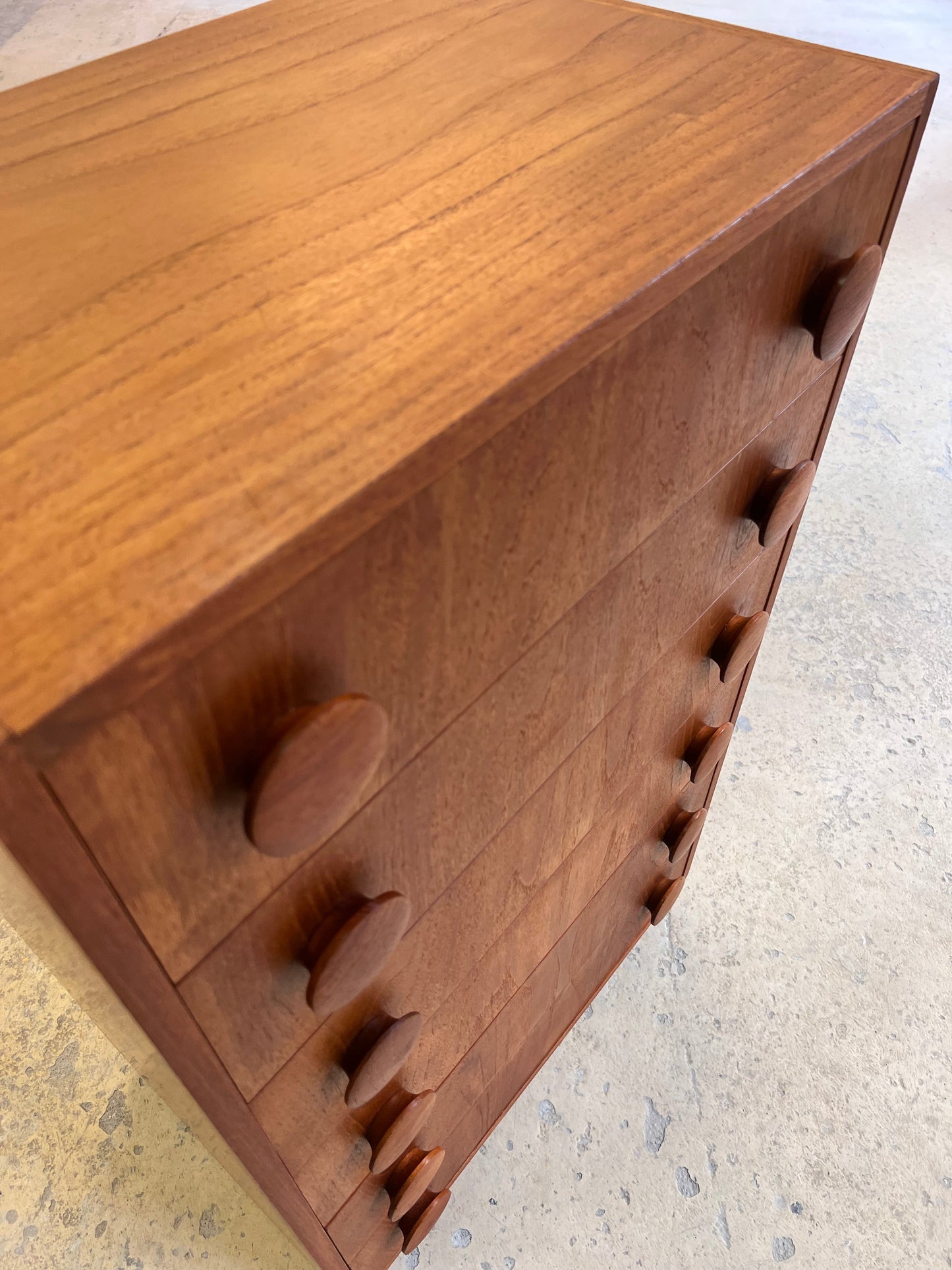 Vintage Kommode Teak mit runden Griffen aus Dänemark