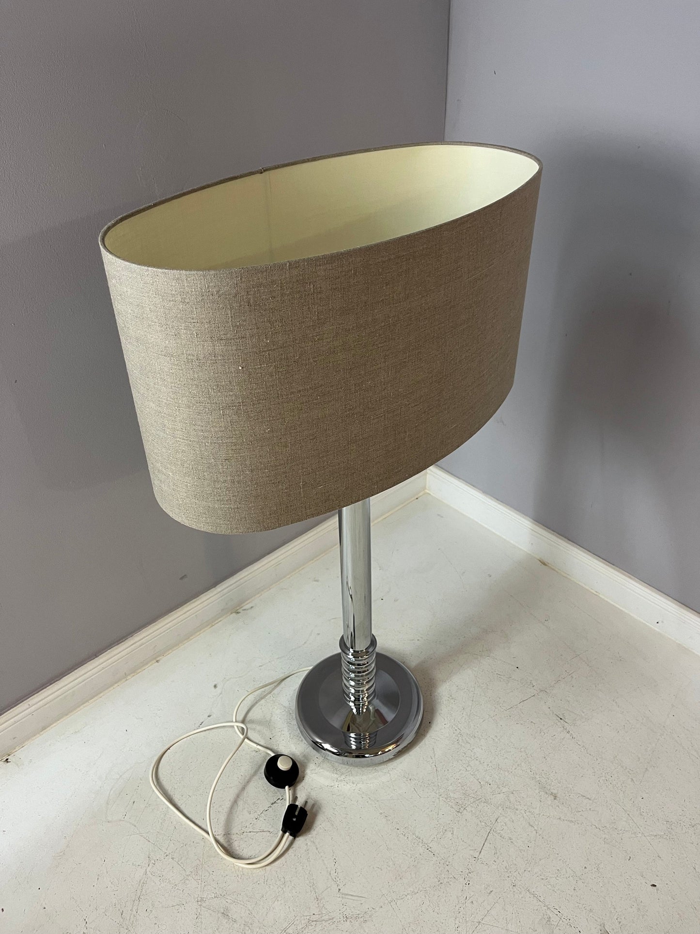 Stehlampe Chrom mit grauem Schirm