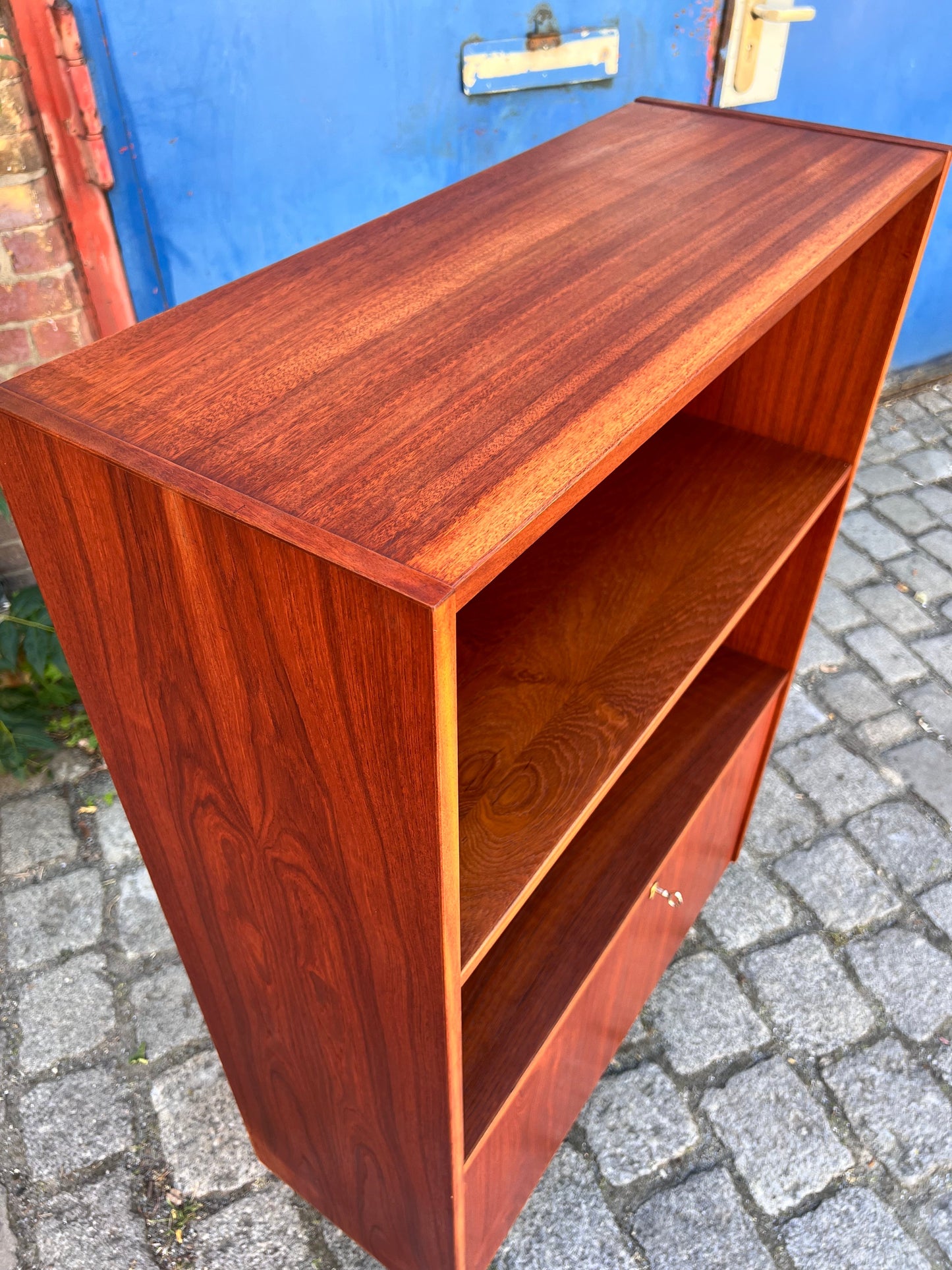 Teak shelf with lockable compartment