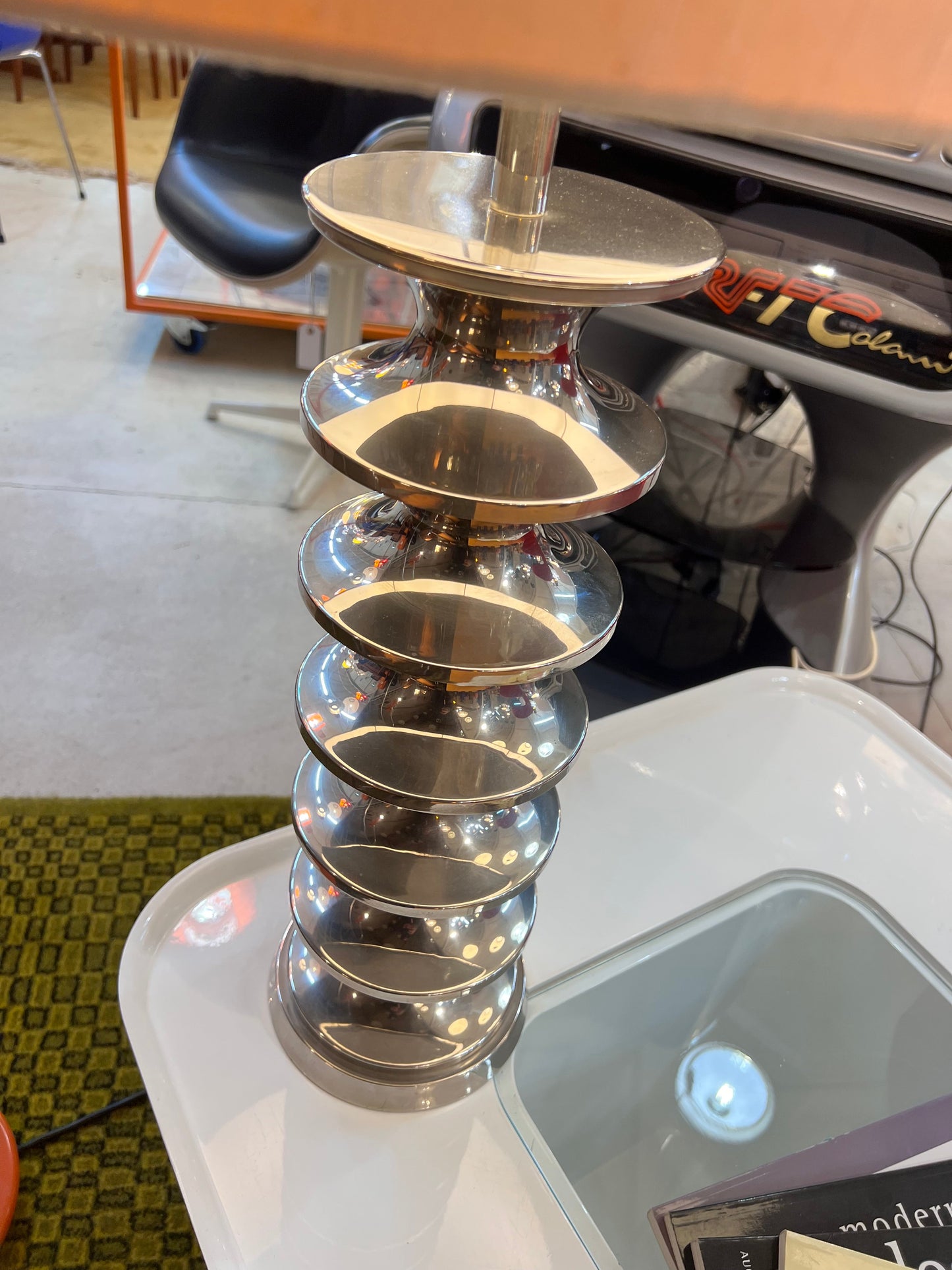 Vintage Tischlampe Space Age Metall mit Rohseidenschirm