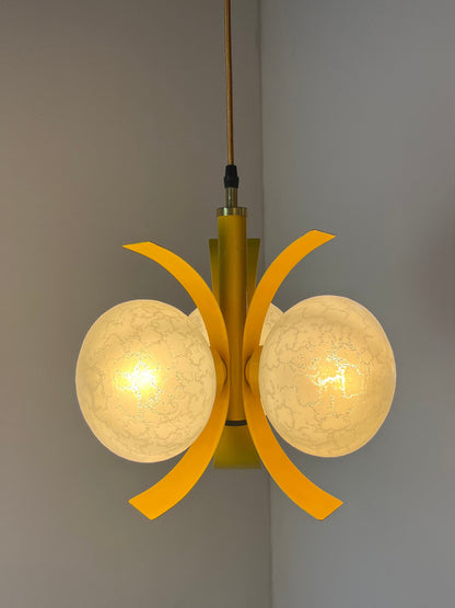 Vintage Hängelampe gelb weiß von Richard Essig für Pre-Loved ocker