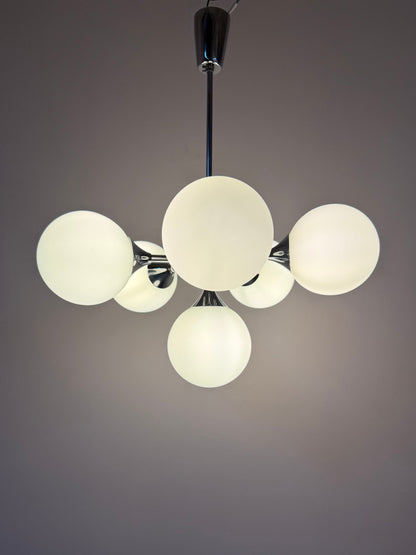 Vintage Sputnik Kronleuchter Chrom und Opalglas, 70er Jahre